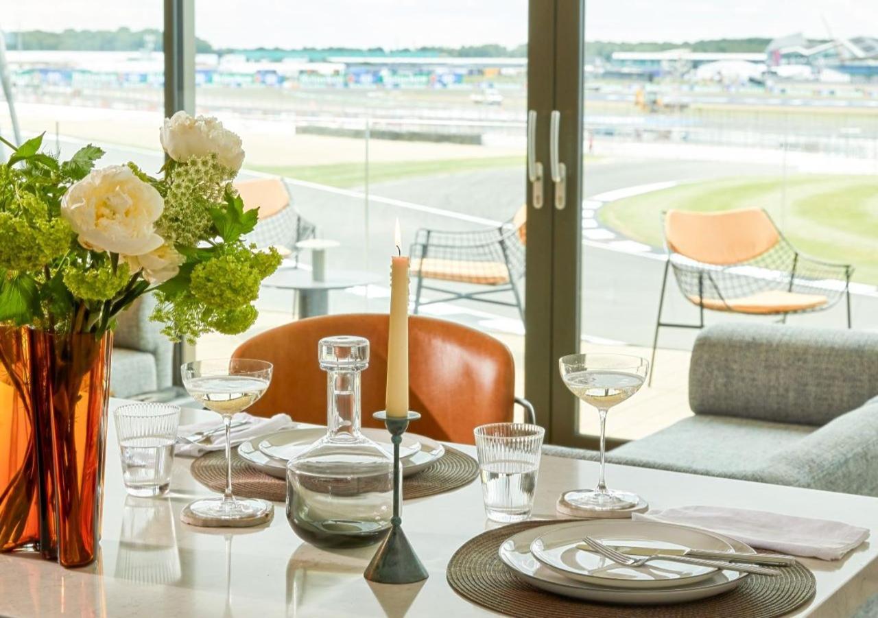 Escapade Silverstone Towcester Exterior foto